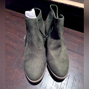 Olive booties